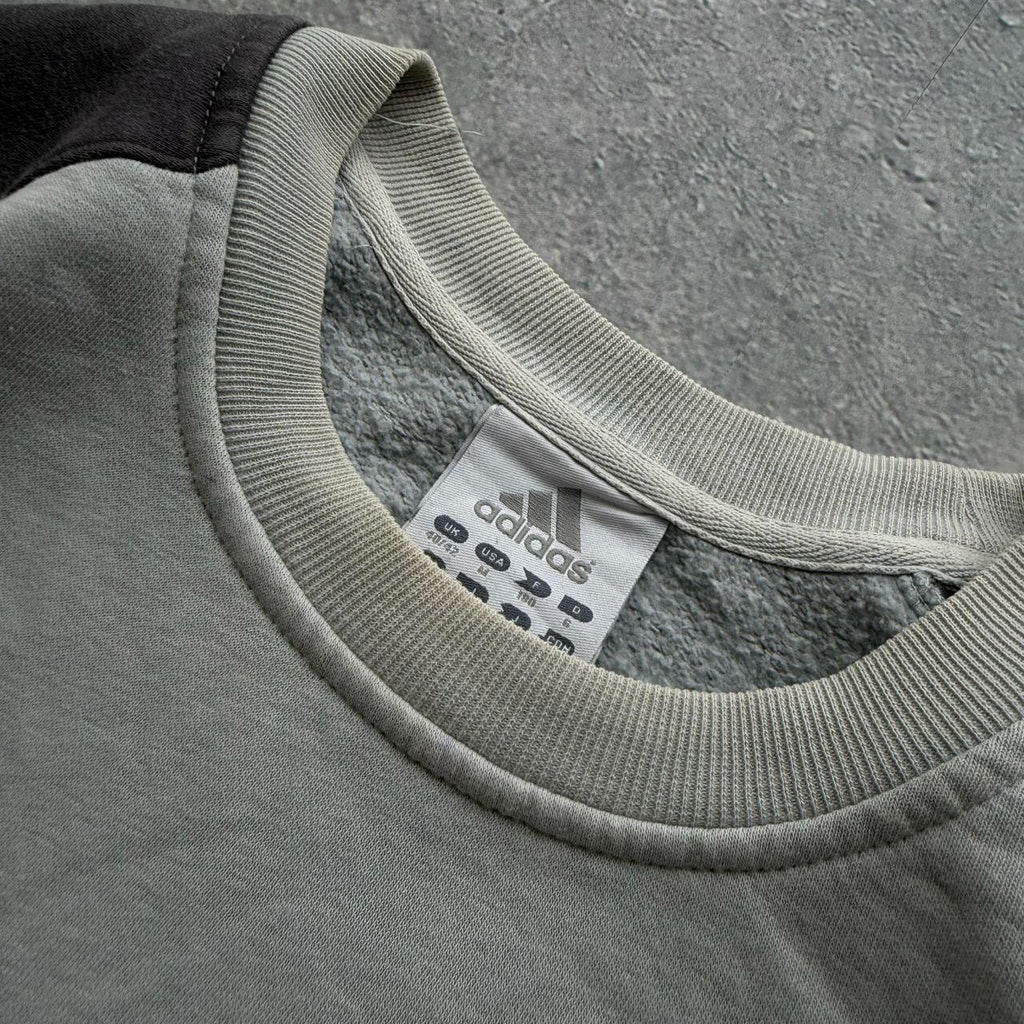 Early 2000's Adidas Sweater (M)